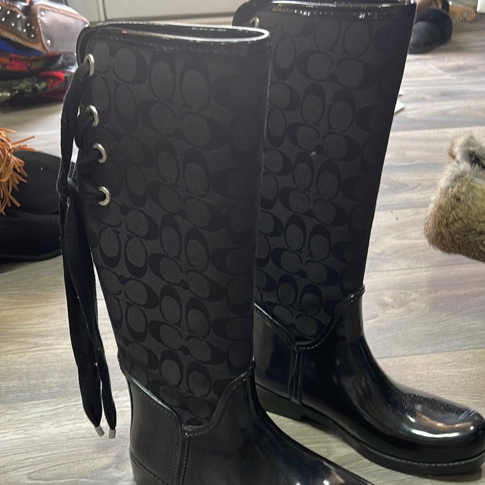 Beautiful rain coach boots authentic brand, new!